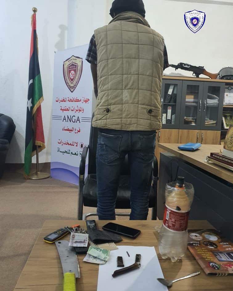 جهاز مكافحة المخدرات يلقي القبض على شخص سوداني يمتهن بيع المواد المخدرة